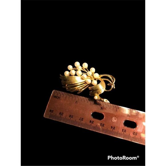 Beautiful Vintage Faux Pearl Pin - Picture 3 of 3